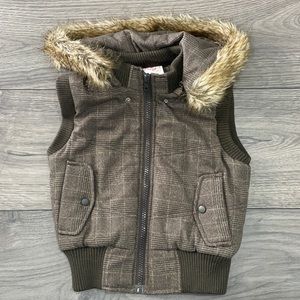 Fur puffy hoodie brown plaid sleeveless jacket vest